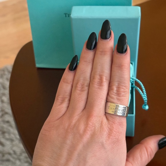 Tiffany & Co. return to Tiffany wide band. 10mm size 9.5 - Picture 3 of 5